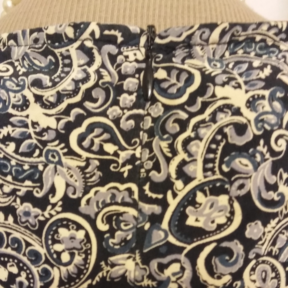100% SILK BLUE & CREAM PAISLEY 2 PC SKIRT SET - Picture 3 of 7
